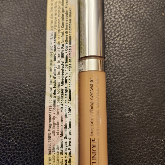 Clinique Line Smoothing Concealer In 04 Medium - Picture 4 of 5